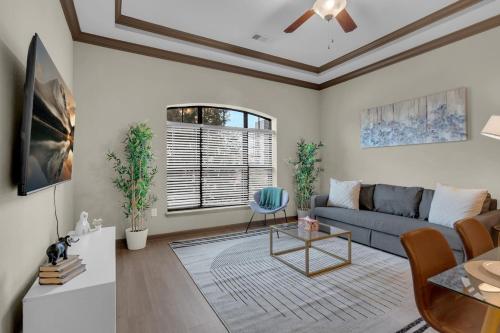 Cozy 1BR Pool Gym Pkng Near BOK Ctr&Arts Dstrct — 4-Star Luxury Hotel in Tulsa, United States