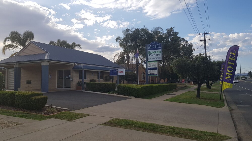 Edward Parry Motel and Apartments — 4-Star Luxury Hotel in Tamworth, Australia