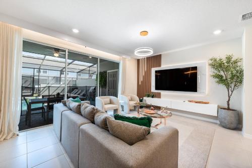 4226 Windsor 13guests pool heating BBQ near Disney in Davenport, United States