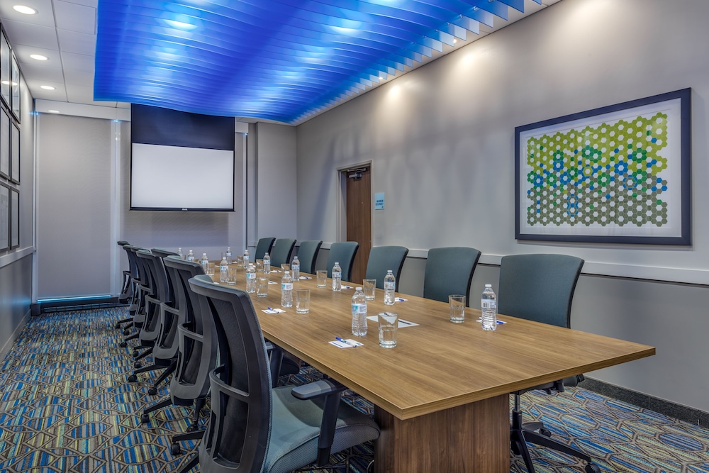 Holiday Inn Express & Suites Rice Lake by IHG - photo 38