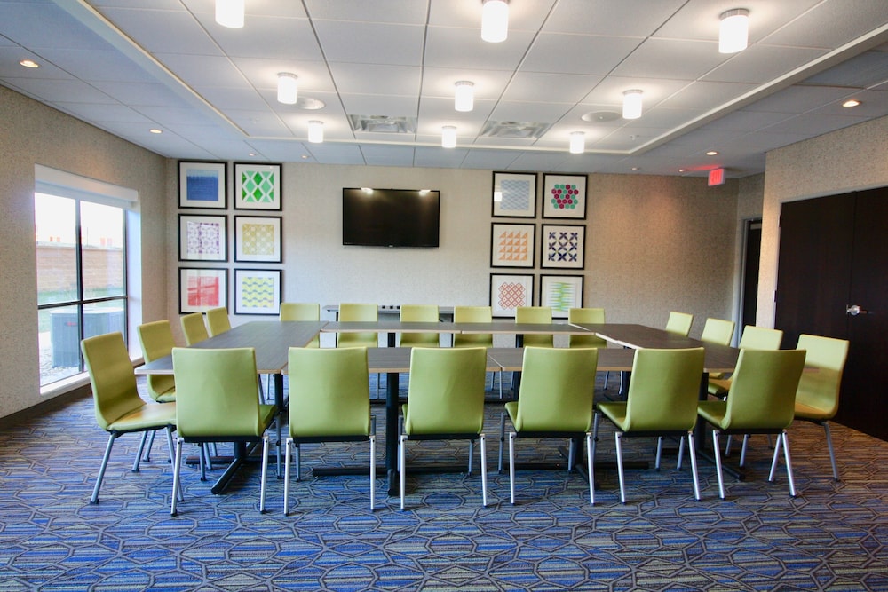 Holiday Inn Express & Suites Kirksville University Area by IHG - photo 21