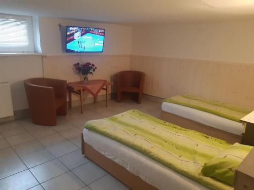 Sub Rosa Two Bedroom Apartment — Balatonfenyves — photo 5