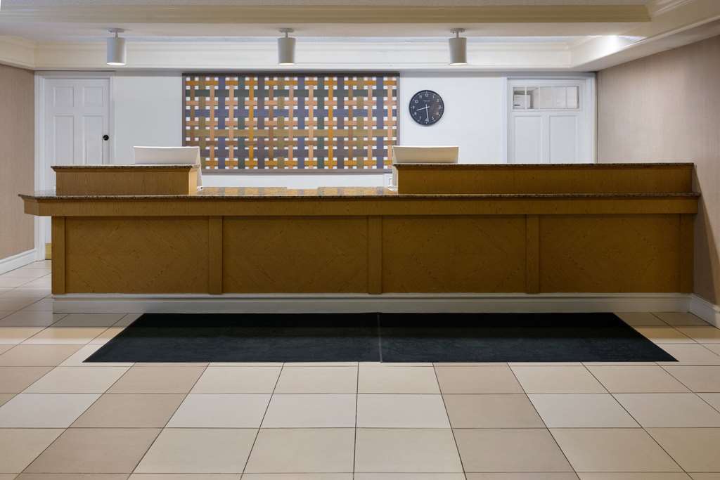 La Quinta Inn by Wyndham Pittsburgh Airport - photo 8