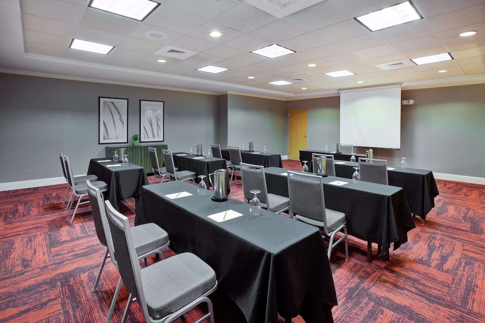 Hilton Garden Inn Chesterton - photo 36