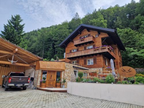 Chalet Claudia — 4-Star Luxury Hotel in Bartholomaeberg, Austria