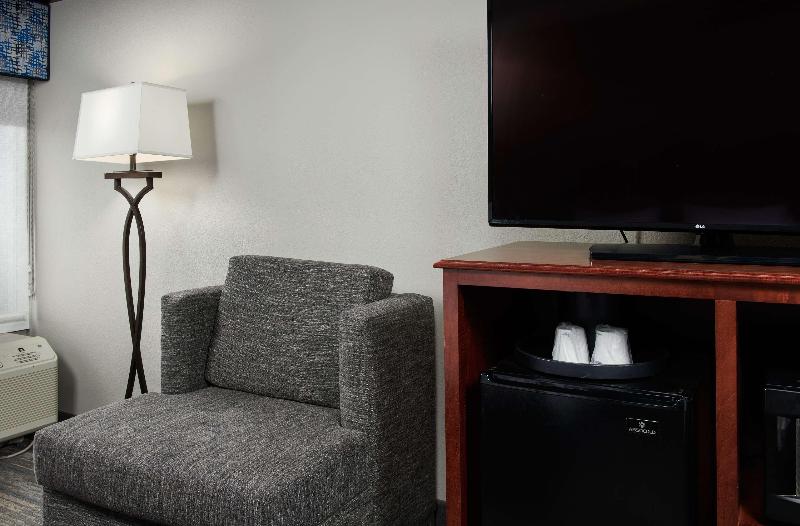 Hampton Inn Atlanta NW Cumberland - photo 11