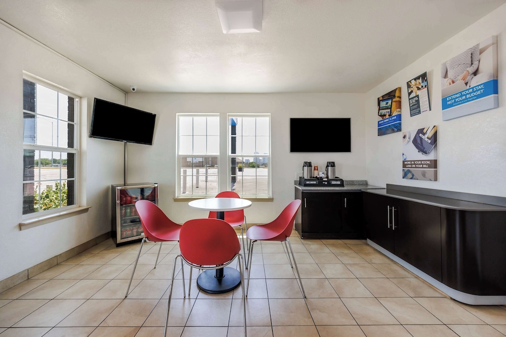 Studio 6 Fort Worth TX Stockyards East - photo 2