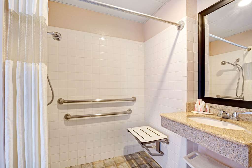 Howard Johnson by Wyndham Galveston - photo 11
