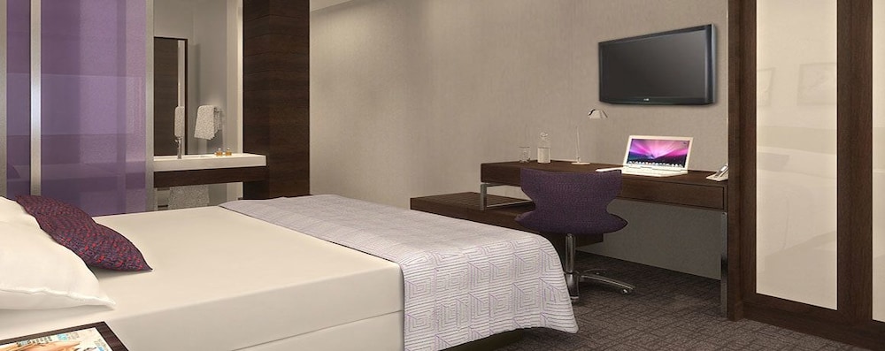 Royal Regency Hotel — hotel in Yonkers