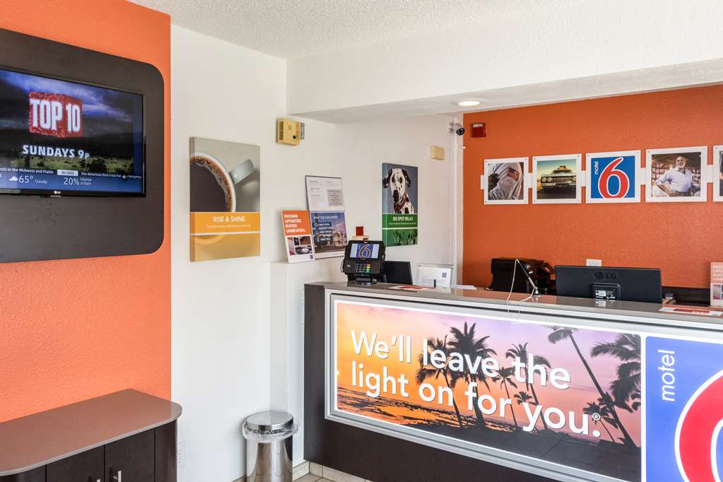 Motel6 Bakersfield CA Convention Center - photo 19