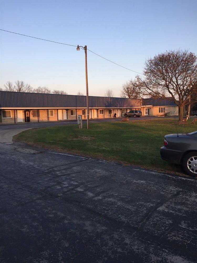 B & J Motel - photo 4