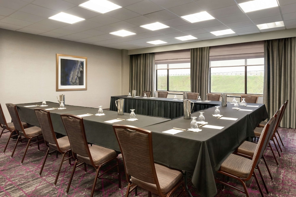 DoubleTree by Hilton St. Paul East - photo 47