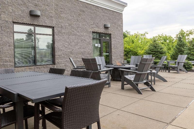 Hampton Inn & Suites North Huntingdon Irwin - photo 12