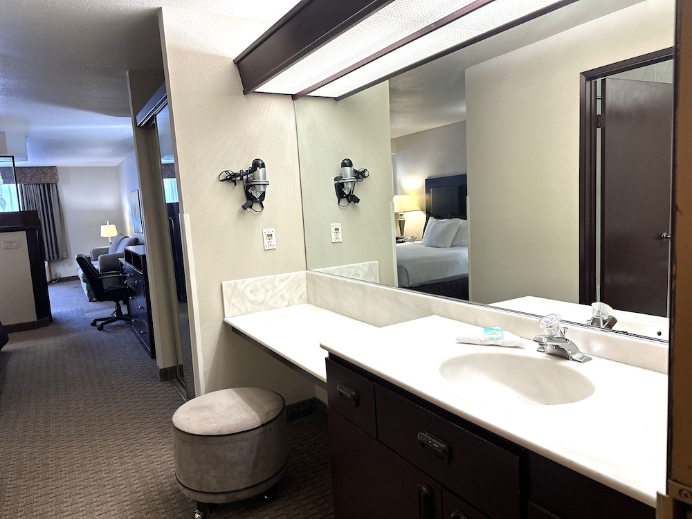 Sojourn Suites Portland Airport - photo 15
