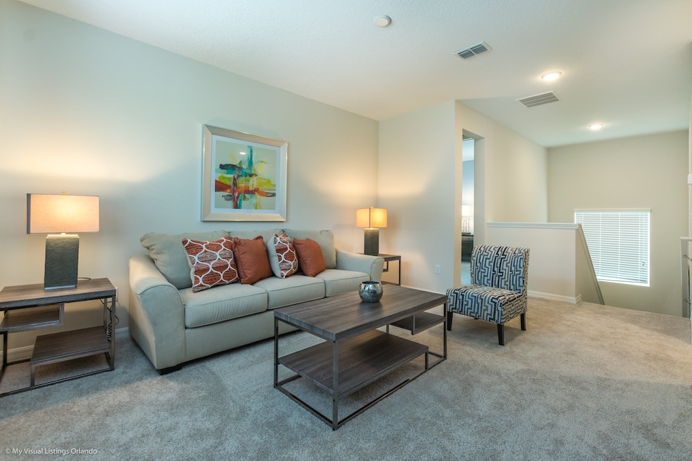 Beautiful 4 Bed With Pool & Spa - photo 18