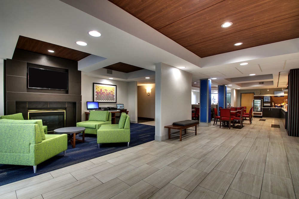 Holiday Inn Express & Suites Interstate 380 at 33rd Avenue by IHG - photo 3