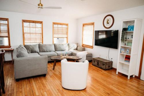 Blue Tropical Haven Romantic Oceanfront Escape Unit 9 — Melbourne Beach