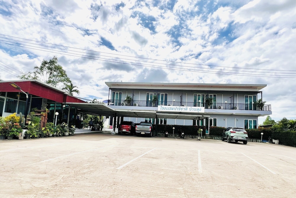 Parichat Bandung Hotel - carbon neutral hotel in Ban Dung