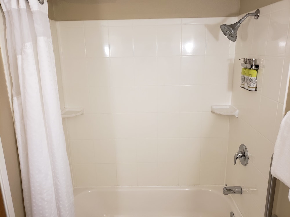 Holiday Inn Express Pittsburgh North by IHG - photo 32