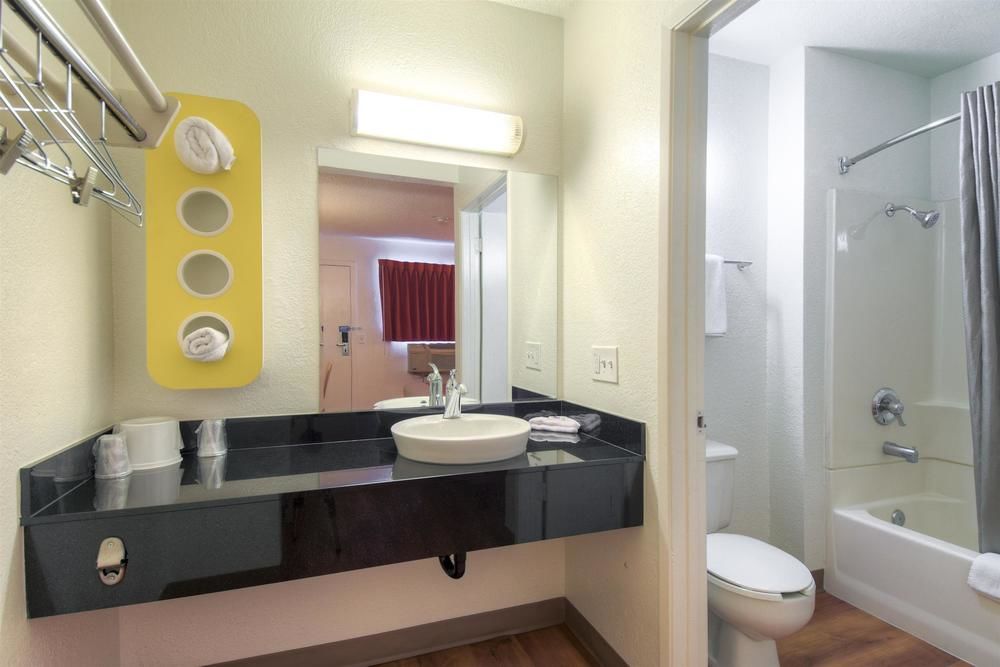 Motel 6 Los Angeles Baldwin Park - photo 16