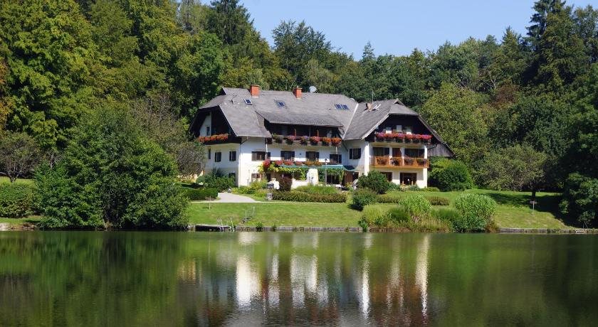 Landgasthof Trattnig in Schiefling Am See, Austria