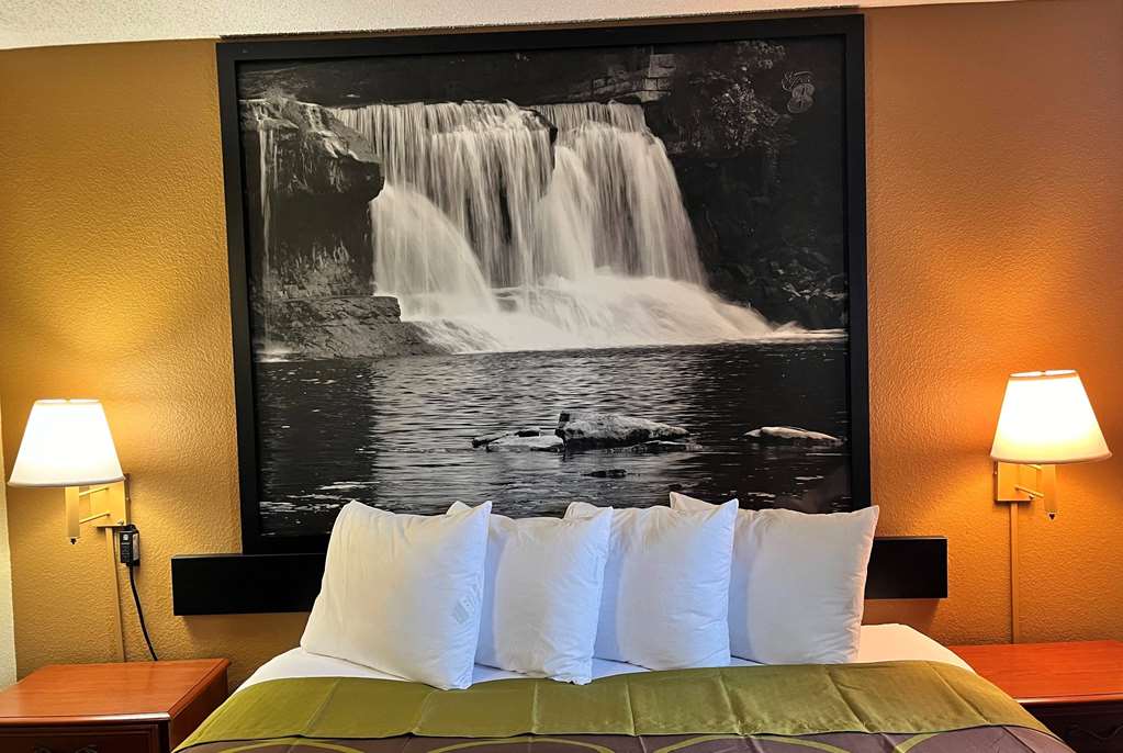 Super 8 by Wyndham Indianapolis NE Castleton Area - photo 18