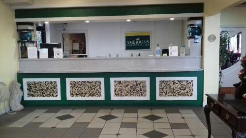 America's Best Inn Birmingham Airport - photo 4