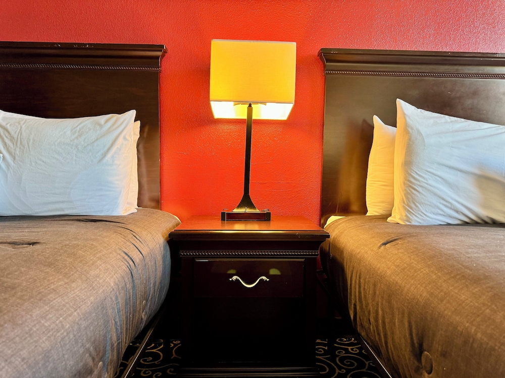 FairBridge Inn Express Hiawatha - photo 5