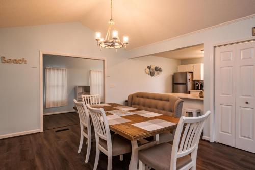La Isla Bonita by Oak Island Accommodations - photo 29