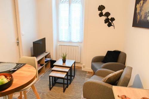 L Albizia Hyper Centre Marche Couvert — Cognac