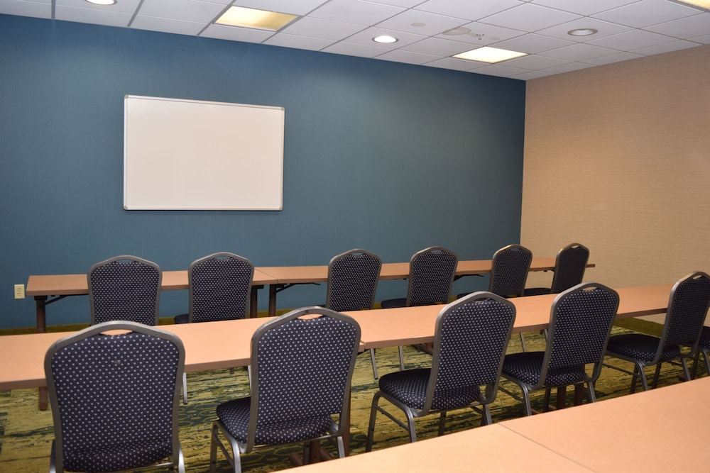 Hampton Inn & Suites Albany Airport - photo 26