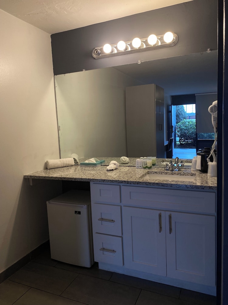 Hotel 10 Extended Stay - photo 23