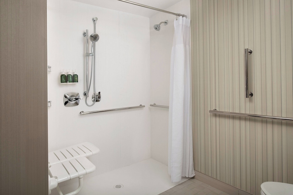 Courtyard by Marriott Portland East - photo 17