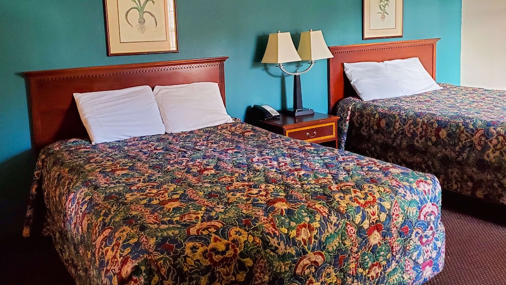 Windmill Inn Lynden - photo 9
