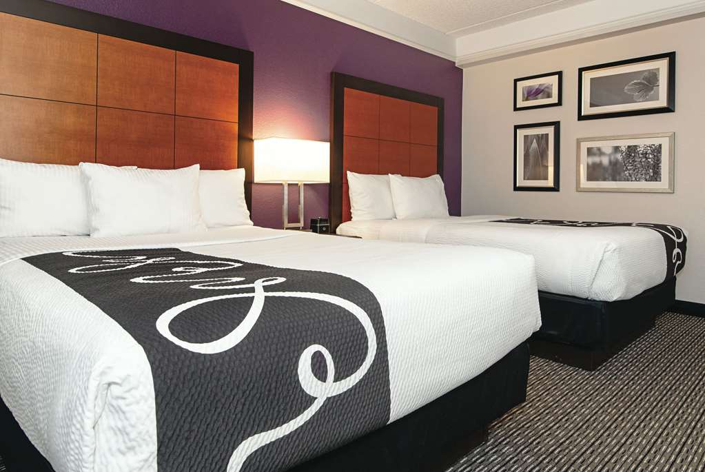 La Quinta Inn & Suites by Wyndham Ontario Airport - photo 22