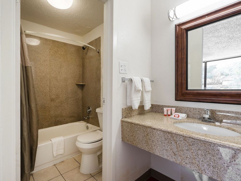 OYO Hotel Bossier City LA Red River - photo 9