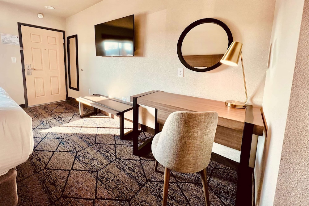 Ramada by Wyndham Modesto Yosemite Area - photo 7