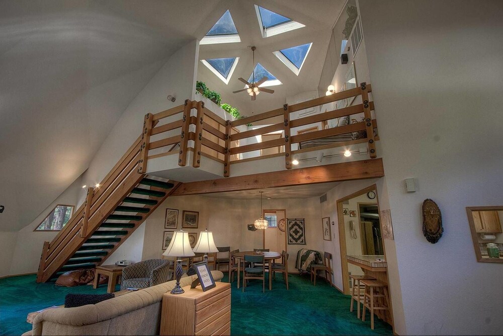 Incredible 4 BR Dome Sleeps 11 people 4 Br home by RedAwning