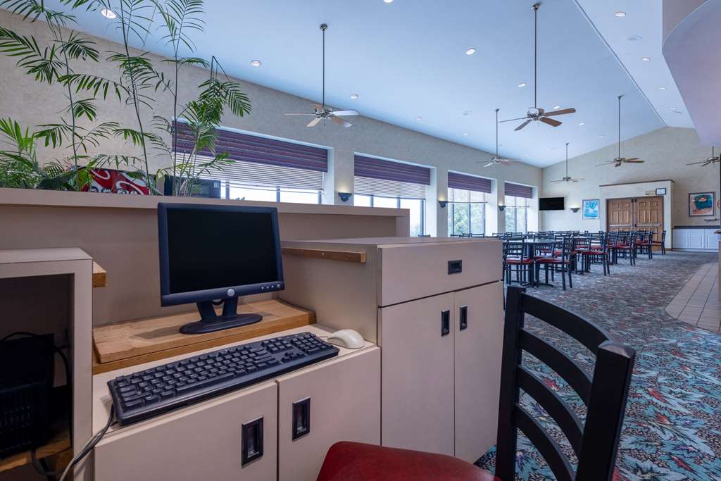 Howard Johnson Hotel & Conference Center by Wyndham Salem - photo 26