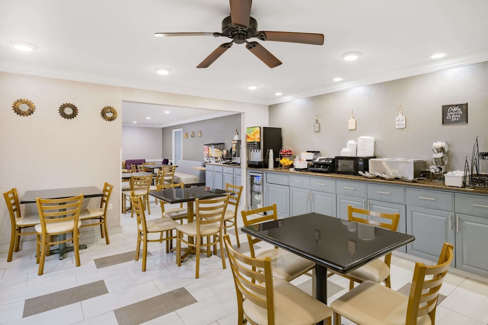 Baymont by Wyndham Gurnee - photo 29