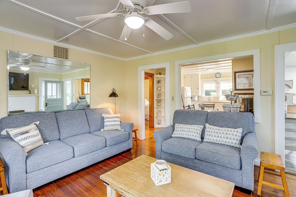 Walk to Private Beach: Lake Erie Retreat w Yard in Huron, United States