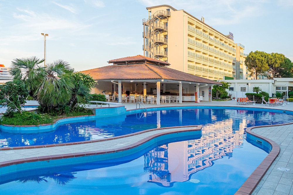 Hotel Adria — hotel in Milano Marittima