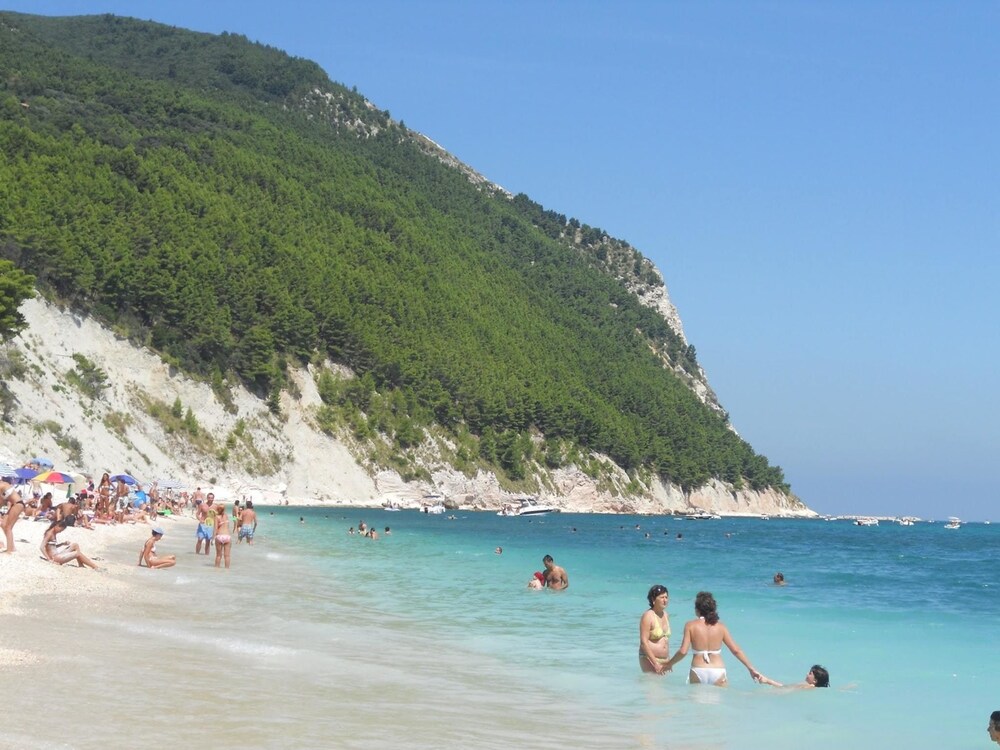 Apartment With 2 Bedrooms in Montelabbate With Wonderful sea View Po — 4-Star Luxury Hotel in Montelabbate, Italy