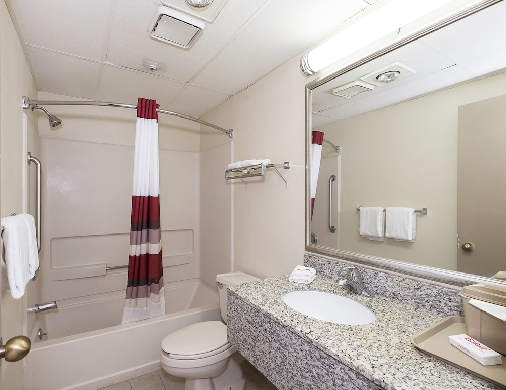 Red Roof Inn Hartford Vernon - photo 21