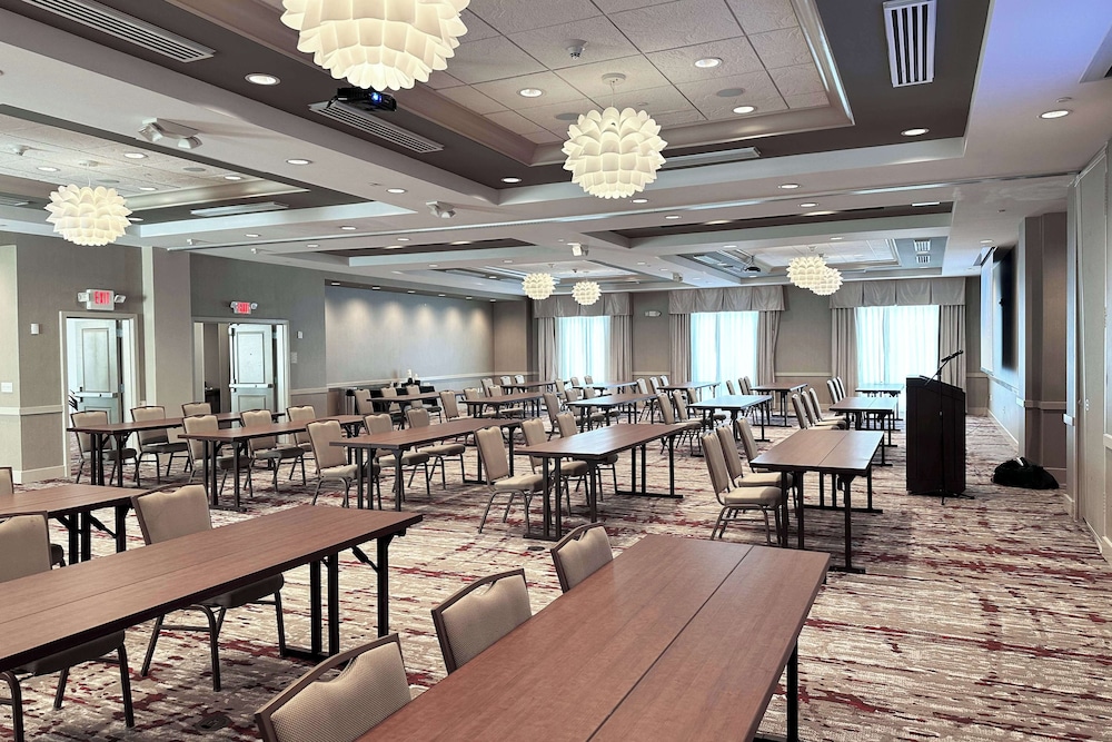 Hilton Garden Inn Olathe - photo 34
