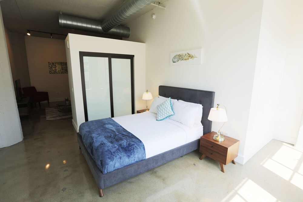 Downtown Lofty Suites - photo 18