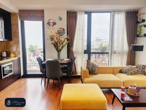 Home suites Natural light Projector Spacious 2BR incenter — 4-Star Luxury Hotel in Hanoi, Vietnam