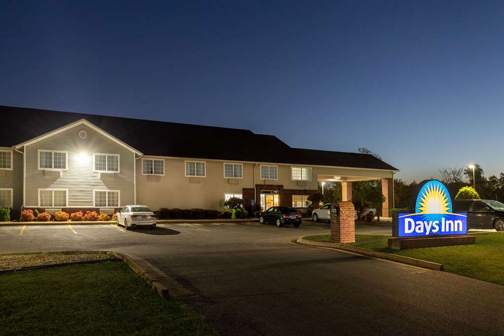 Days Inn by Wyndham Mountain Home - photo 3