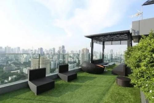 Urban High Rise Ultra Fast WiFi BTS Phrom Phong