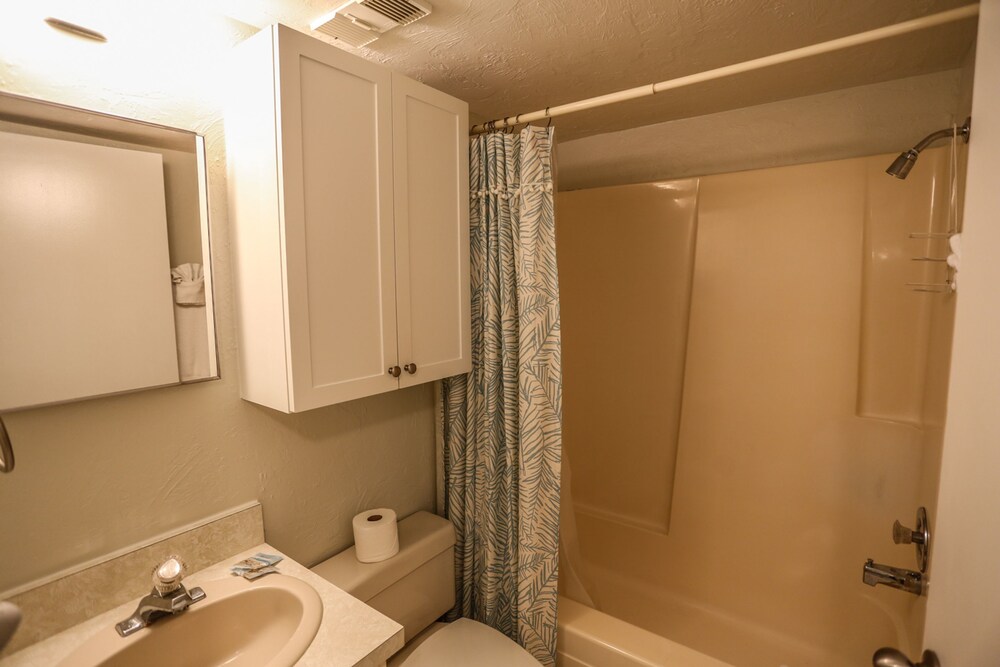 Cane Palm Beach Club 105 - photo 15